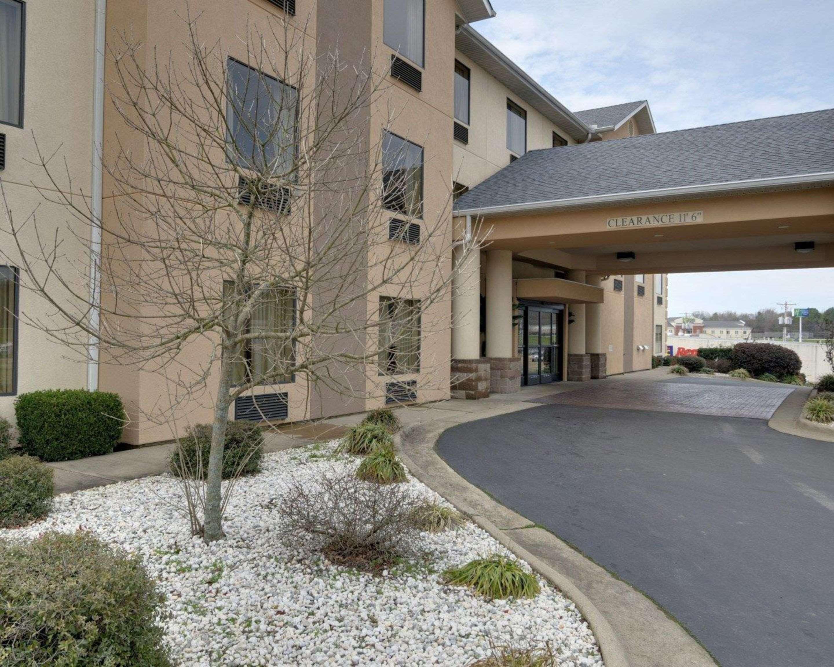Quality Inn & Suites Malvern Exterior photo